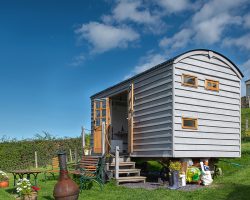 shepherds-hut-north-wales